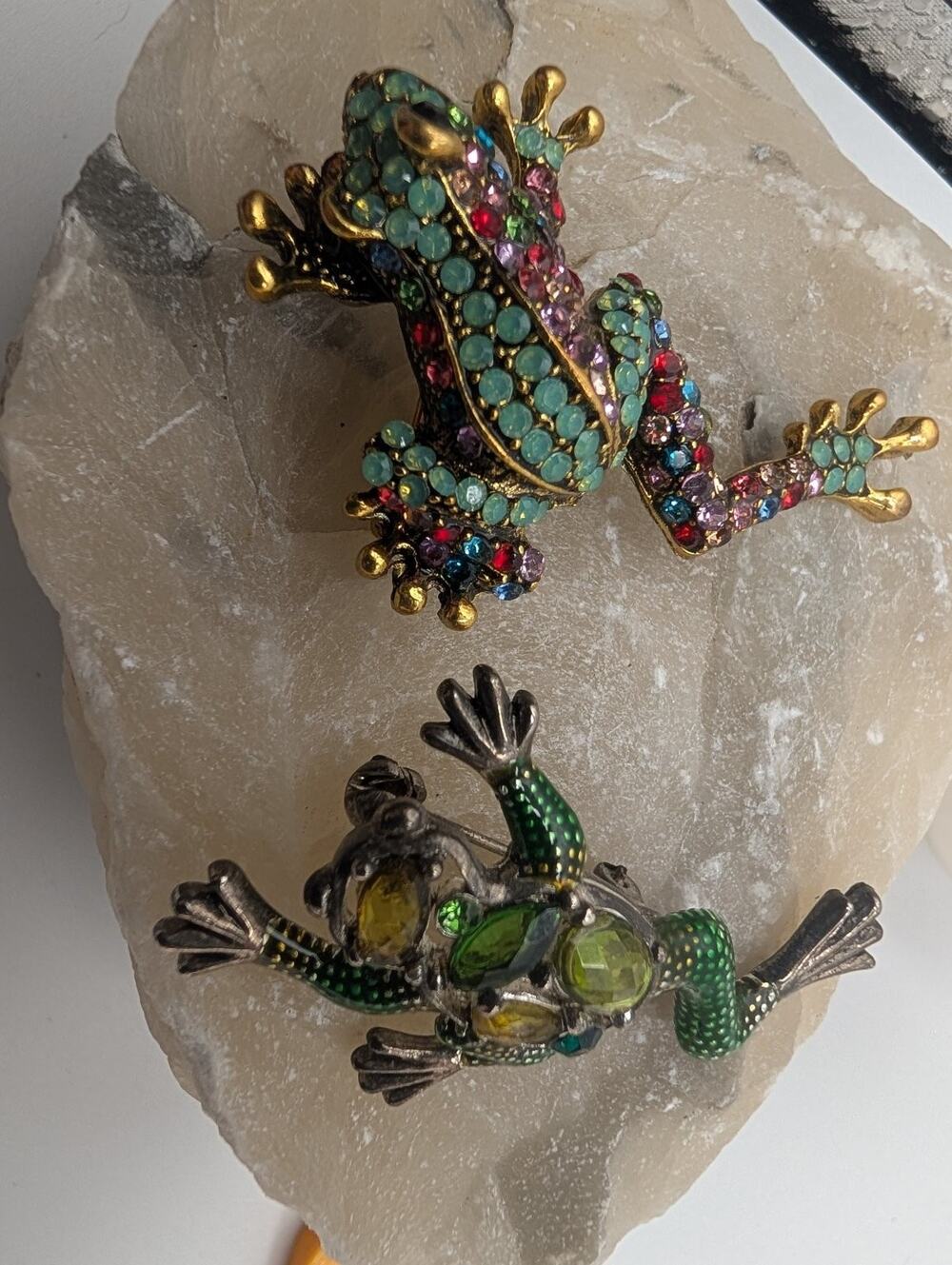 Pair of Sparkling Frog Brooch Pins Gold Tone Rhinestone & Silver Tone Enamel Gem
